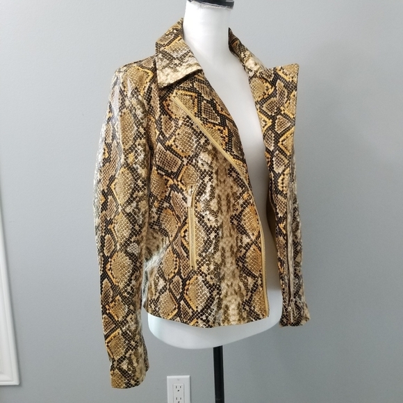 T TAHARI Snake Print Faux Leather Moto Jacket S - Picture 4 of 16